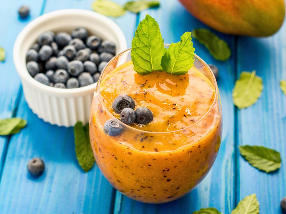 Mango, Blueberry And Banana Smoothie - Zulay Kitchen