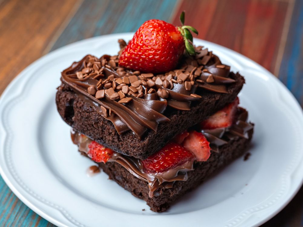 Strawberry And Chocolate Cake Recipe - Zulay Kitchen