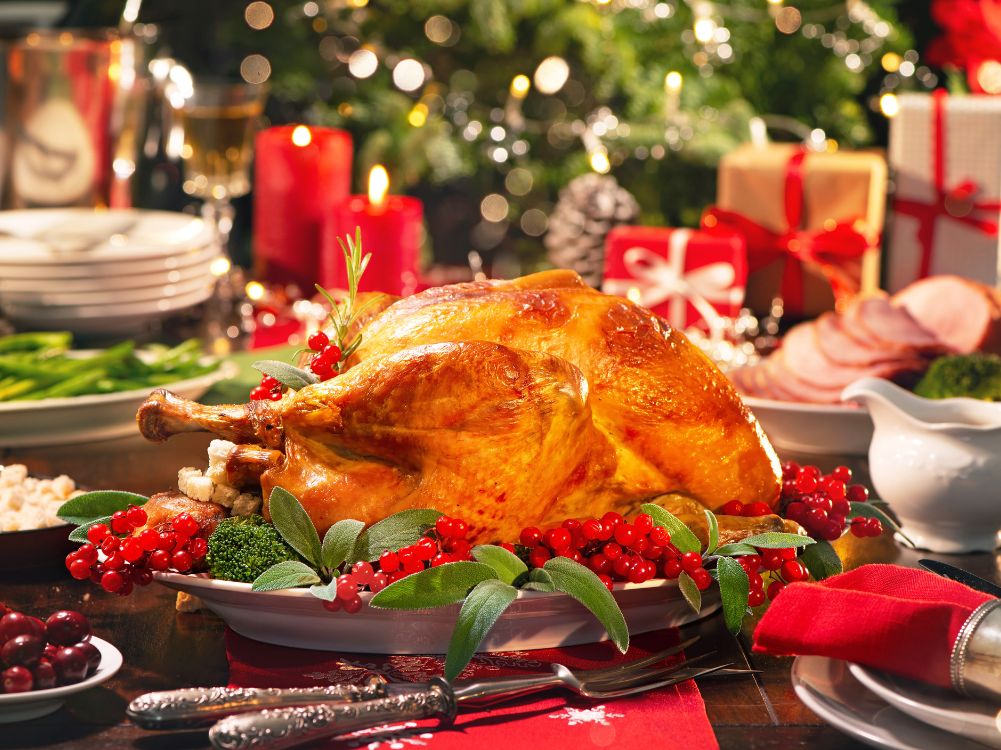 Christmas Roast Chicken! This is a very delicious and traditional recipe. This roast chicken is juicy on the inside and golden brown on the outside, its flavor is delicious thanks to the herb butter and the citric of the orange.
