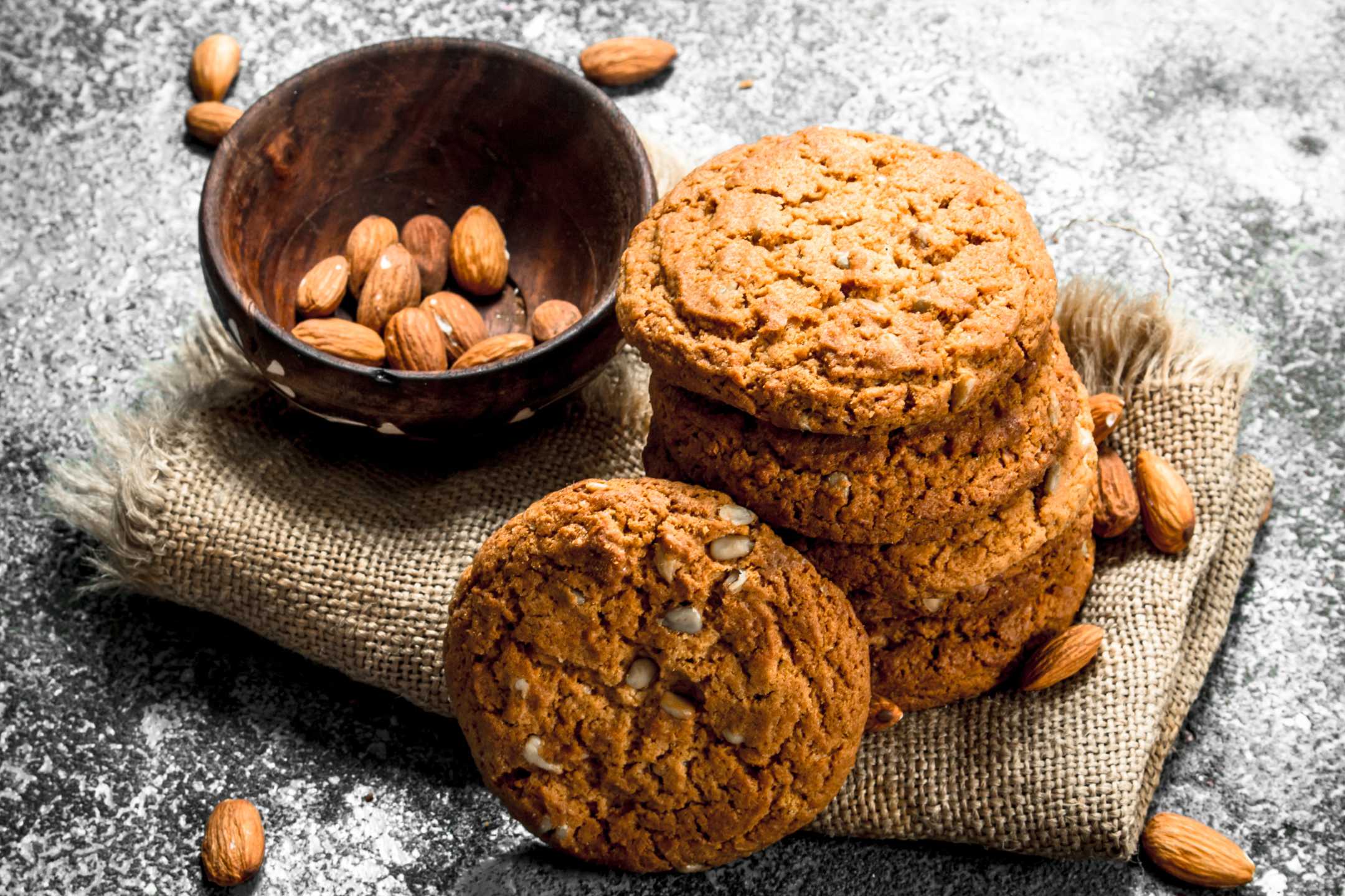 Almond And Oatmeal Cookies Recipe - Zulay Kitchen