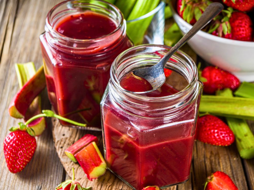 How to Make Strawberry Rhubarb Smoothie - Zulay Kitchen