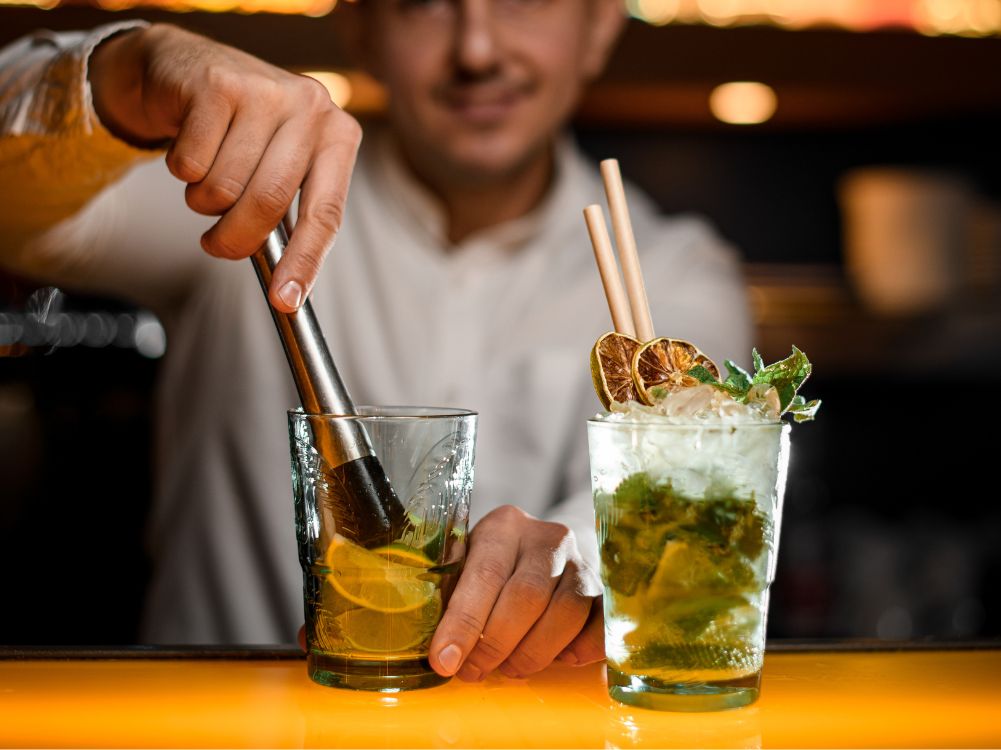 How to Use a Cocktail Muddler- Quick Tips for Beginners- Zulay Kitchen