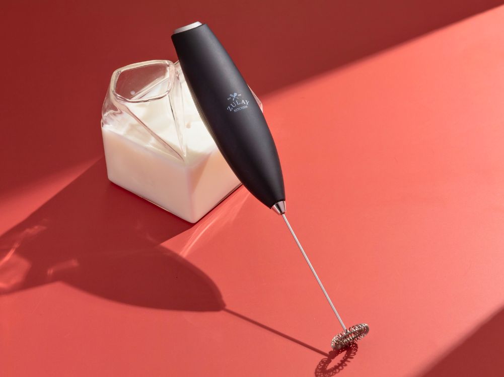 How to Use a Milk Frother - Zulay Kitchen