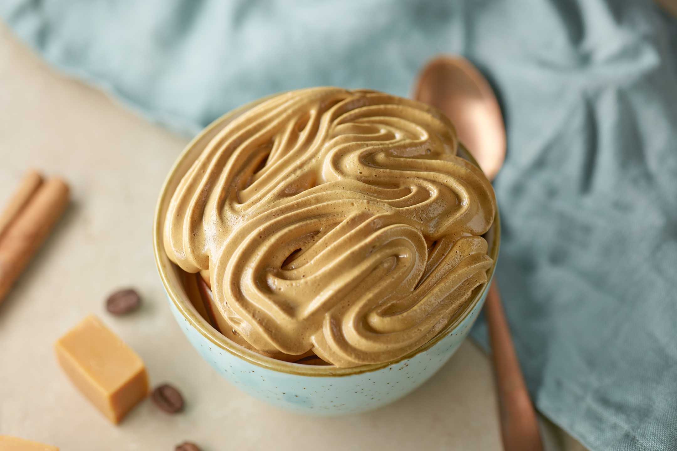 Vanilla Cinnamon Whipped Coffee (Dalgona Coffee) - Zulay Kitchen