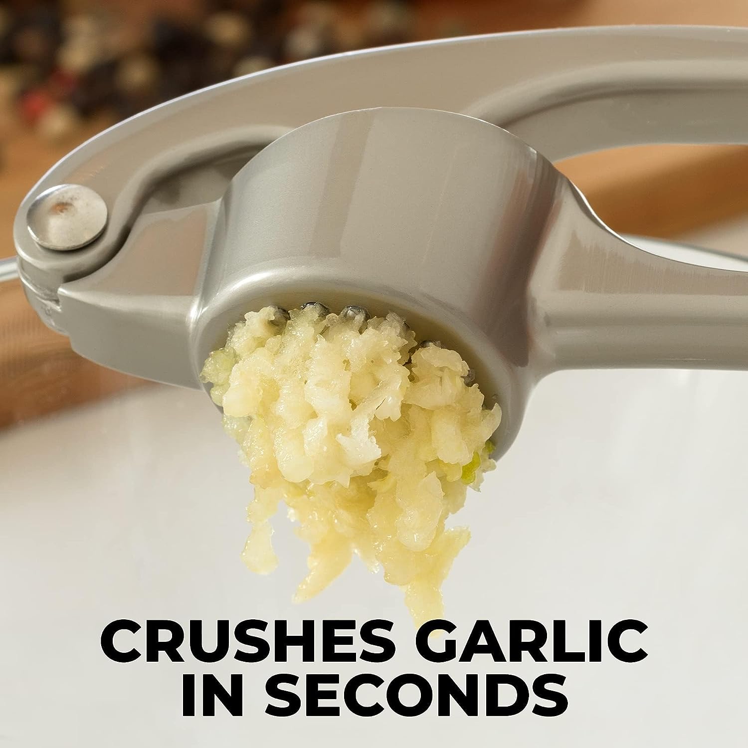garlic press that can crush garlic in seconds