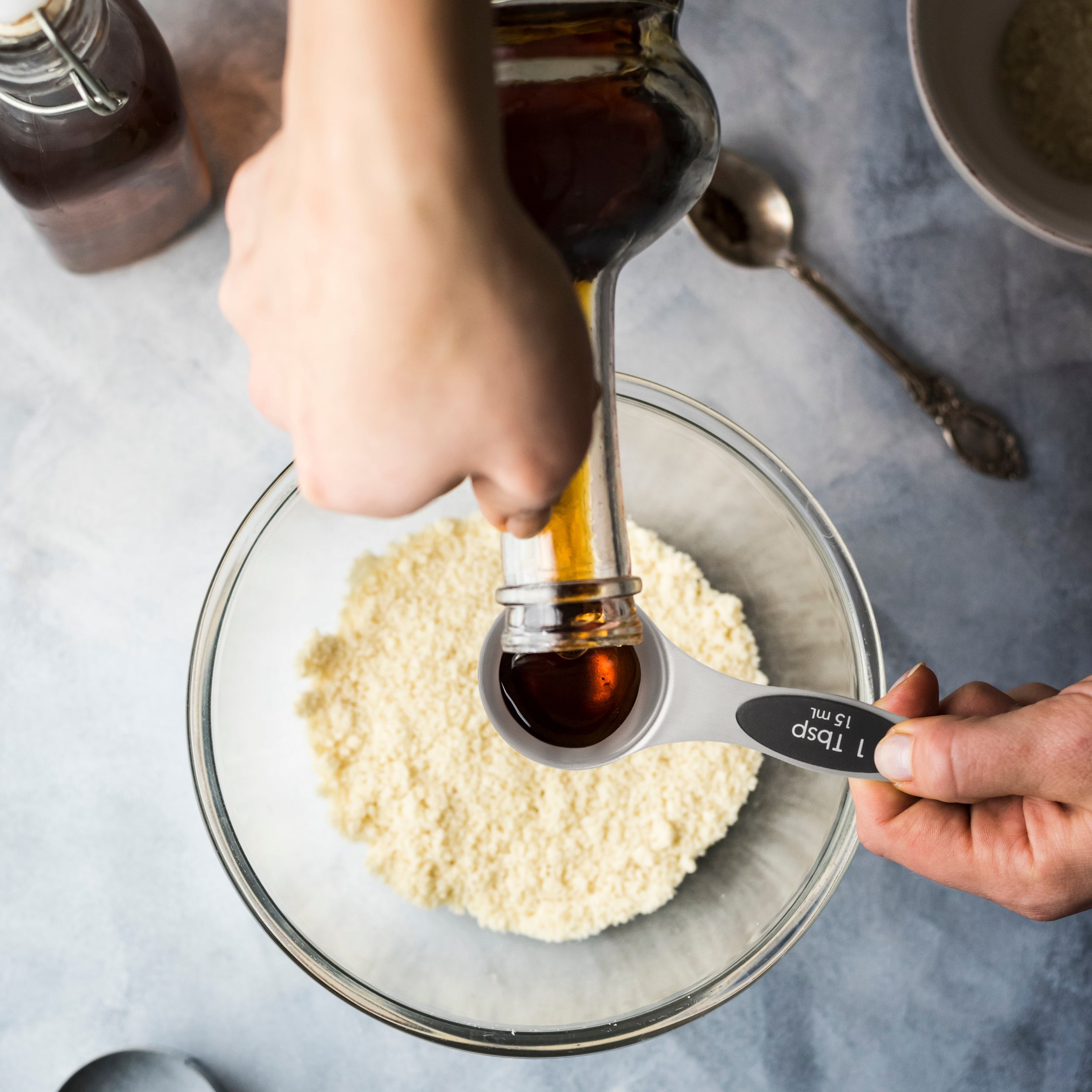 Sturdy and Durable Magnetic Measuring Spoons with Leveler by Zulay Kitchen