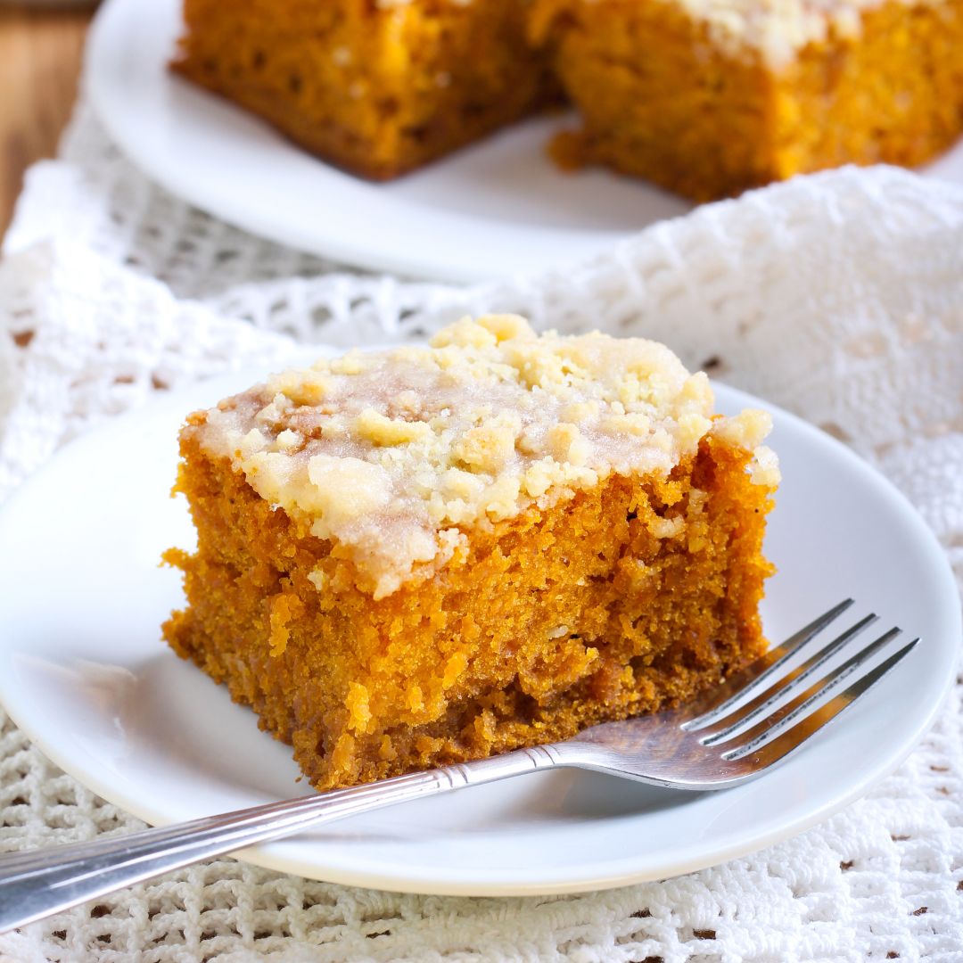 Pumpkin Cake! Our senses are activated and we begin to enjoy it even before taking the first bite of this delicious autumn cake!