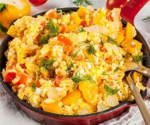 Easy Egg And Potato Breakfast - Zulay Kitchen