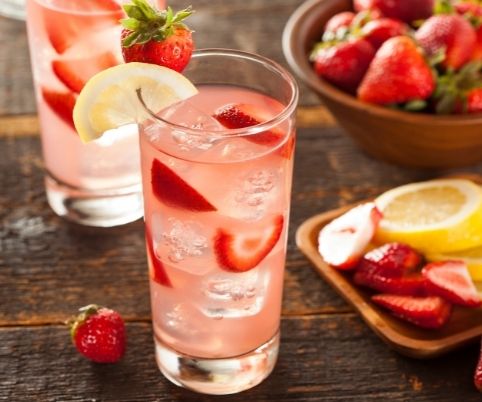 Easy Strawberry Lemonade - Zulay Kitchen
