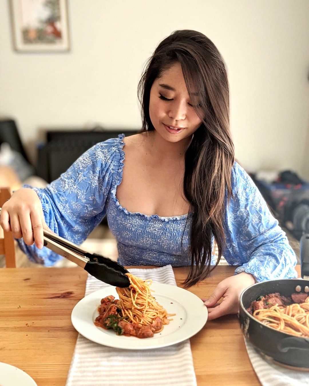 Emm is Serving a Delicious Pasta With her Zulay Kitchen Tongs - Zulay Kitchen