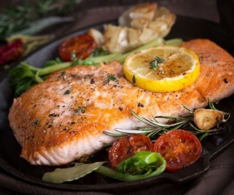 Salmon With Butter And Lemon Sauce Recipe - Zulay Kitchen