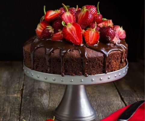 Strawberry And Chocolate Cake Recipe - Zulay Kitchen