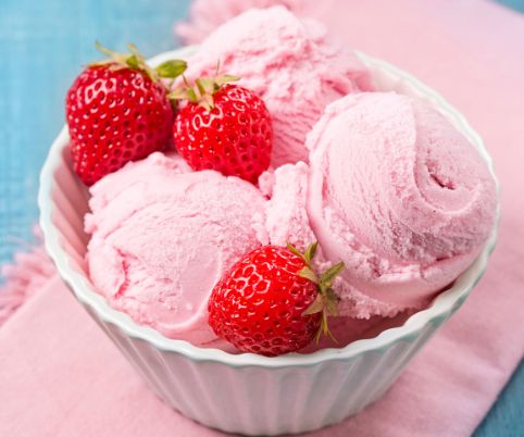 Strawberry Ice Cream Recipe - Zulay Kitchen