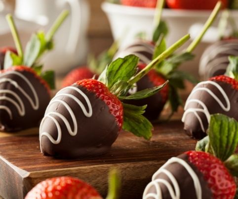 Valentine's Day Chocolate-Covered Strawberries - Zulay Kitchen