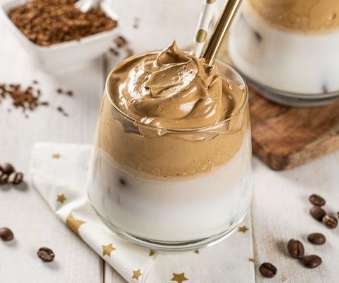 Vanilla Cinnamon Whipped Coffee (Dalgona Coffee) - Zulay Kitchen